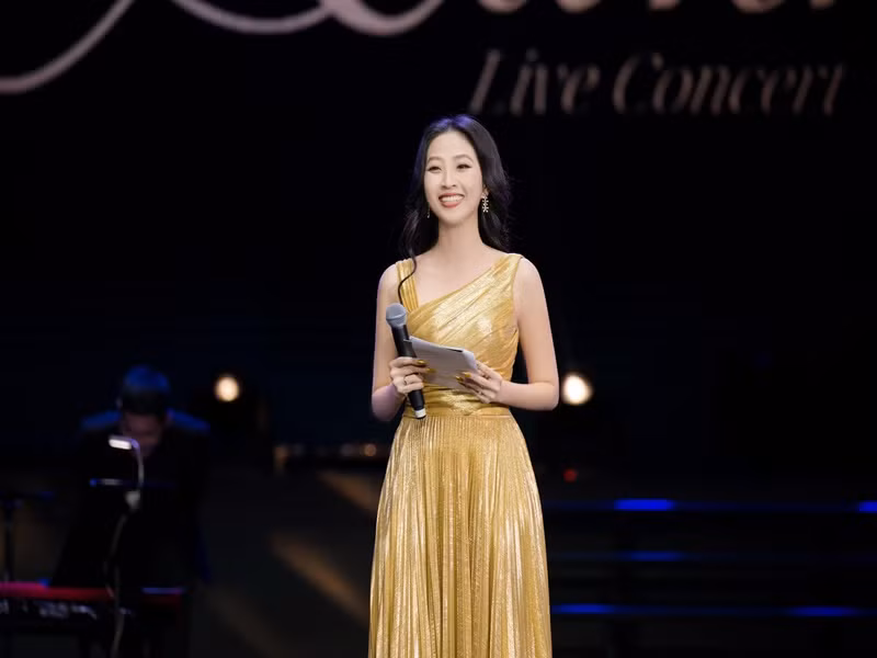 Liêu Hà Trinh làm MC nhiều chương trình như: Chọn mặt gửi vàng, Thành phố hôm nay, Chuyện đêm muộn, Một bước để chiến thắng, Tôi là diễn viên, Tỏ tình hoàn mỹ. Ảnh: FBNV