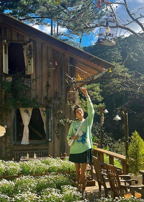 Võ Hoàng Yến cũng đi du lịch dịp lễ.