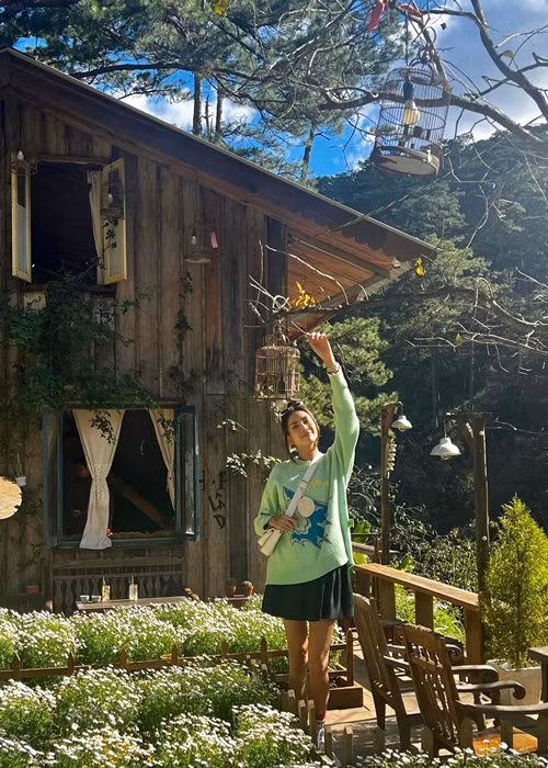 Võ Hoàng Yến cũng đi du lịch dịp lễ.