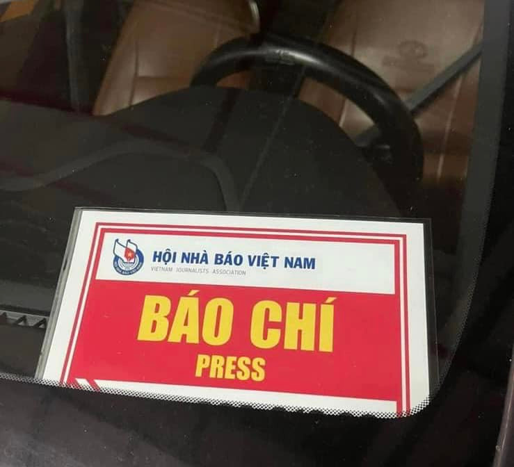 Hoi Nha bao de nghi CA xu ly xe gan phu hieu bao chi-Hinh-2