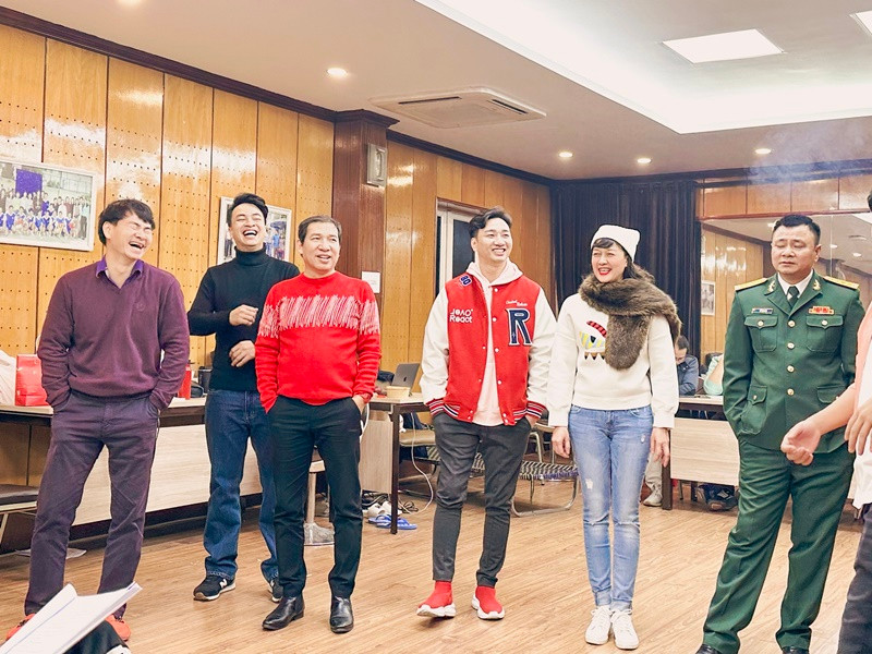 MC Thành Trung (thứ 4 bên trái) một lần nữa sẽ góp mặt trong Táo Quân.