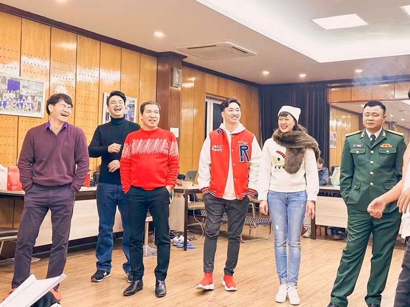 MC Thành Trung (thứ 4 bên trái) một lần nữa sẽ góp mặt trong Táo Quân.