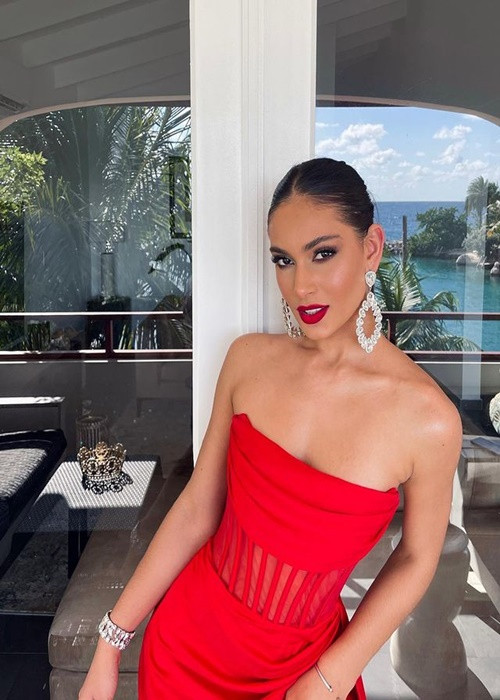 Cô là người sáng lập quỹ một tổ chức phi lợi nhuận nhằm nâng cao nhận thức và phòng chống bắt nạt trên mạng.