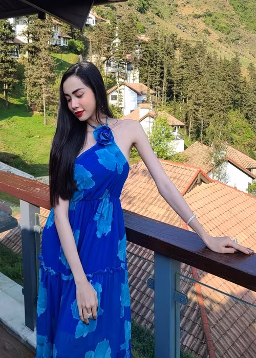 Nhan sắc nữ tính, quyến rũ của nàng á hậu khiến nhiều mê mẩn.