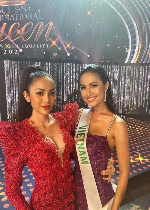 Á hậu Mỹ Kỳ đọ sắc cùng Hoài Sa.