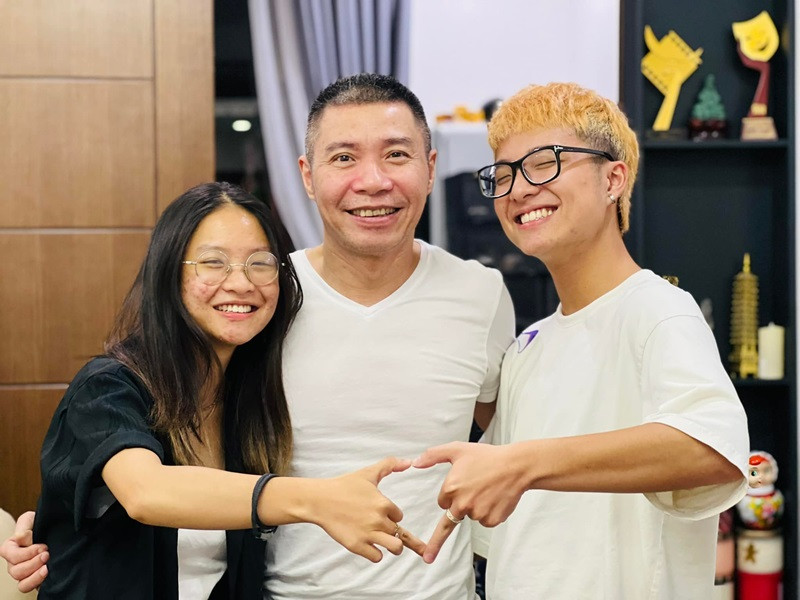 Thục Anh được MC Thảo Vân - vợ cũ thứ hai của Công Lý khen ngợi ngoan ngoãn, lễ phép, được mẹ giáo dục tốt và rất mực thương bố, thương em trai. Ảnh: FBNV