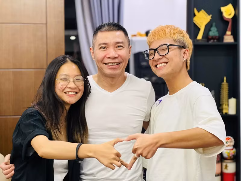 Thục Anh được MC Thảo Vân - vợ cũ thứ hai của Công Lý khen ngợi ngoan ngoãn, lễ phép, được mẹ giáo dục tốt và rất mực thương bố, thương em trai. Ảnh: FBNV