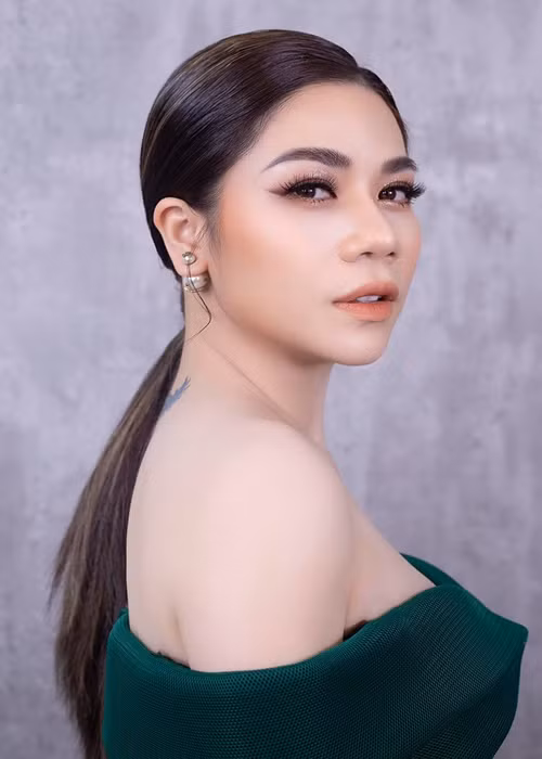 Nữ ca sĩ sinh năm 1982 có tổ ấm hạnh phúc bên doanh nhân Ngọc Tiến trong 10 năm qua. Ảnh: FBNV