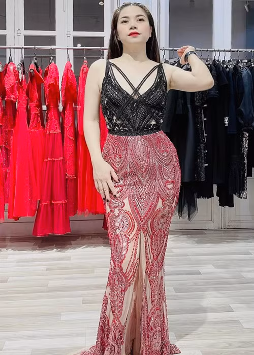 Mỹ Dung từng 3 lần sinh nở nhưng vẫn giữ được body thon gọn. Ảnh: FBNV