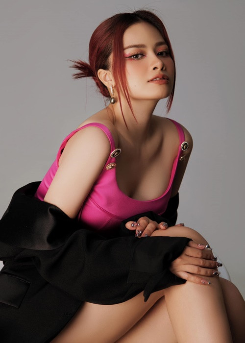 Nữ ca sĩ sinh năm 1991 có sự lột xác về hình ảnh. Ảnh: FBNV