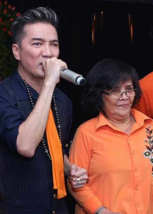 Theo “ông hoàng nhạc Việt”, dù đi hát nhiều nhưng mỗi tháng phải trả nợ 500-600 triệu khiến anh kiệt sức. Đàm Vĩnh Hưng từng bị giang hồ đòi nợ, phải bán đồ đạc. Ảnh: Thế giới điện ảnh