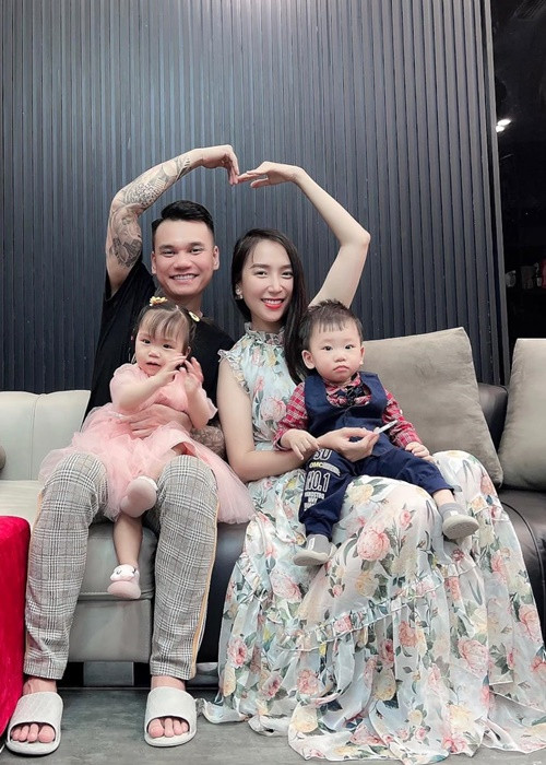 Nam nhạc sĩ không sợ việc chăm con, chỉ mong các con hiểu được tình yêu của bố mẹ dành cho mà luôn ngoan ngoãn và nghe lời bố mẹ hơn.