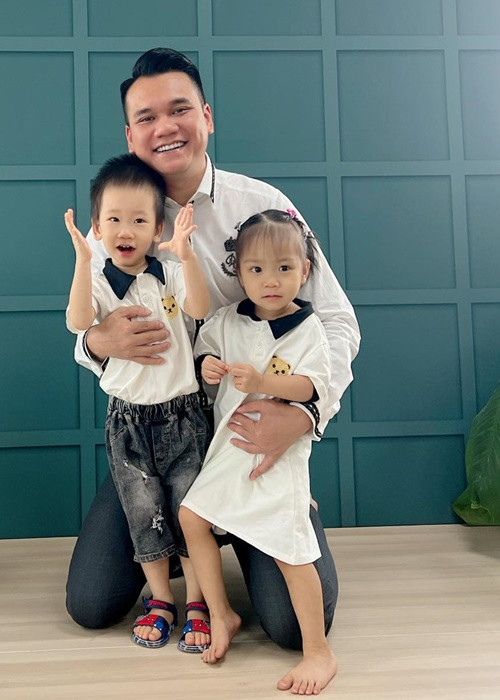 Khắc Việt chia sẻ, anh luôn hy vọng, mình sẽ trở thành bạn của các con.