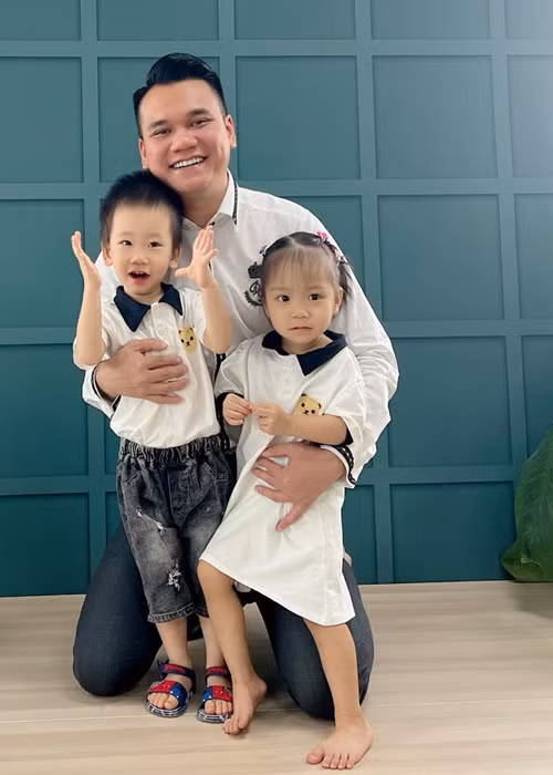 Khắc Việt chia sẻ, anh luôn hy vọng, mình sẽ trở thành bạn của các con.