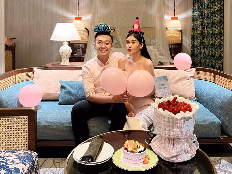 Trên trang cá nhân, Phan Tô Ny vừa chia sẻ loạt ảnh bà xã Lê Âu Ngân Anh đón sinh nhật lần thứ 28.