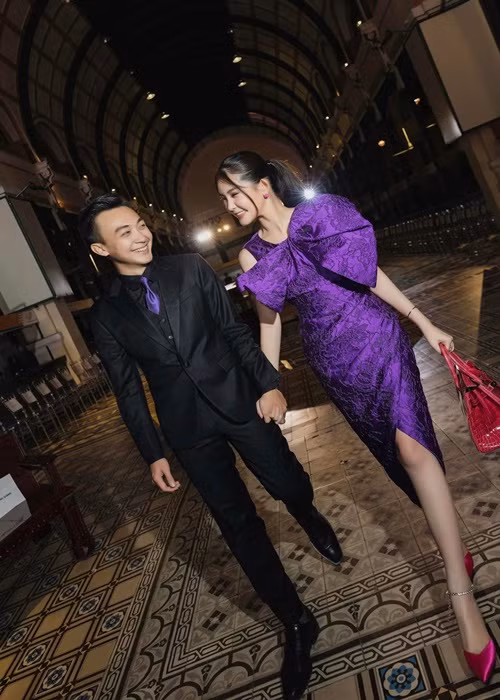 Ông xã của Ngân Anh điển trai, hết mực chiều chuộng vợ.