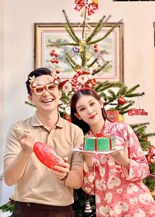 Ngân Anh được gia đình chồng yêu thương. Nàng hậu cho biết, gia đình chồng chấp nhận cô không giỏi việc nhà.