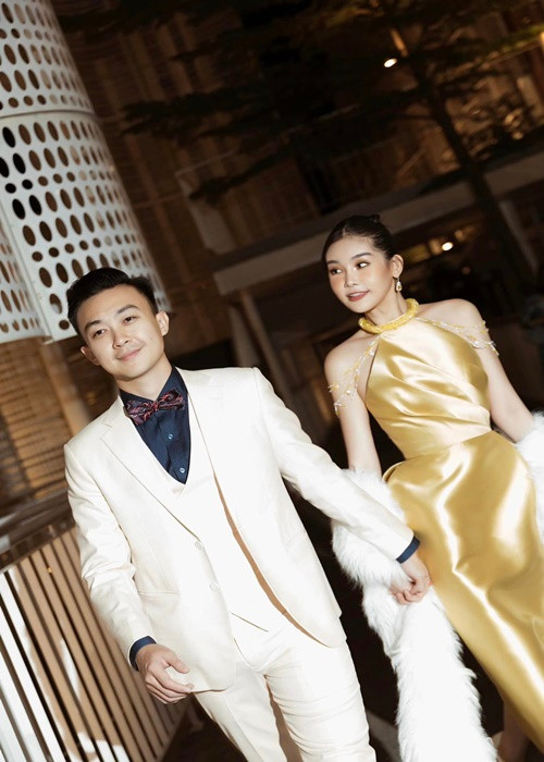 Ngân Anh kết hôn năm 2022. Cô và Tô Ny hẹn hò bí mật trước khi đám cưới diễn ra.