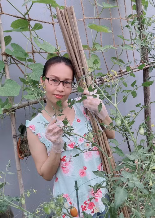 Hiện tại sức khỏe của Cẩm Ly chưa hồi phục hoàn toàn, vẫn còn yếu.