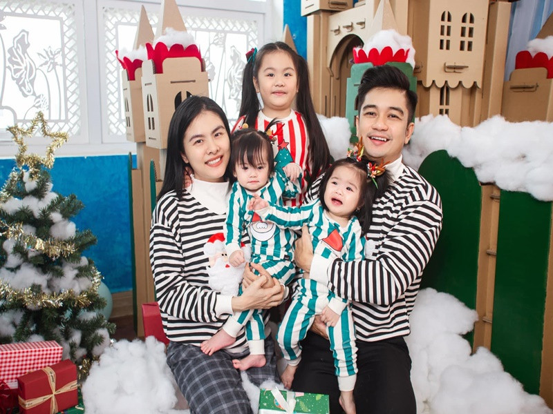 3 cô con gái của Vân Trang thừa hưởng những nét đẹp của bố mẹ và ngày càng đáng yêu.