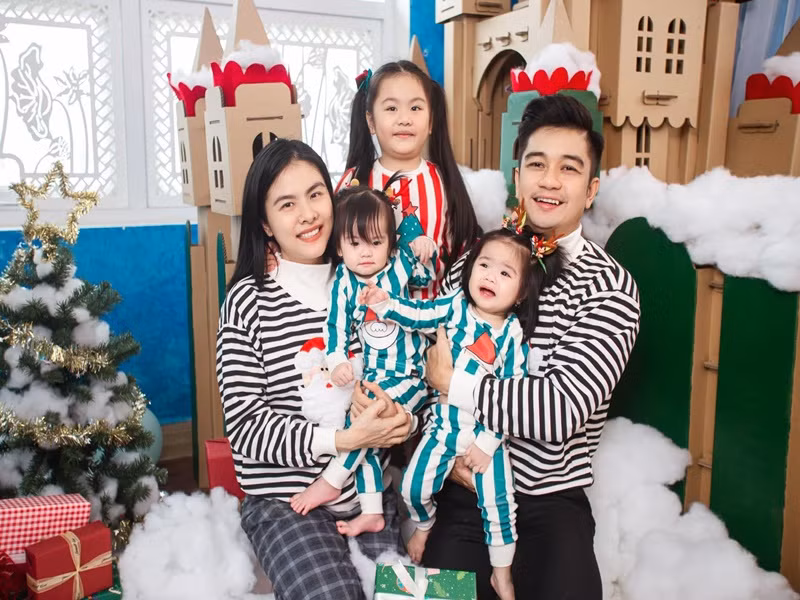 3 cô con gái của Vân Trang thừa hưởng những nét đẹp của bố mẹ và ngày càng đáng yêu.