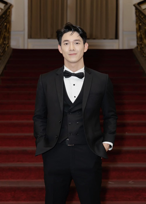 Chia sẻ về tình trường, Song Luân kể, anh từng yêu một cô gái làm mẹ đơn thân. Về người yêu cũ này, Song Luân từng cho biết, chỉ cần cô yêu anh thôi, anh sẽ bỏ hết công việc ra Hà Nội, chạy xe ôm, nuôi con của cô. Ảnh: FBNV