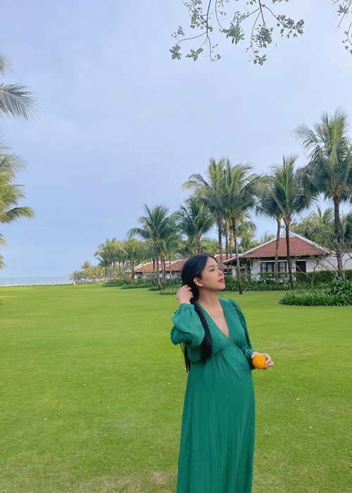 Khánh Vy tâm sự, không phải vì Phan Mạnh Quỳnh là người yêu, hay vì anh là chồng mà cô sinh con cho anh, mà bởi anh là người tử tế nhất mà cô gặp.