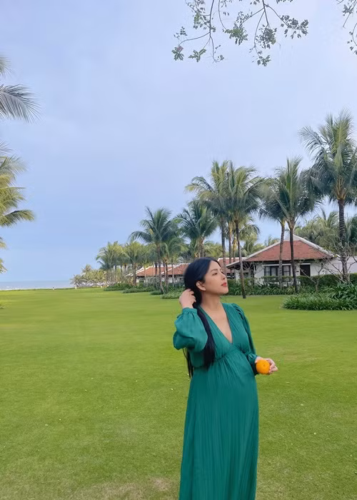 Khánh Vy tâm sự, không phải vì Phan Mạnh Quỳnh là người yêu, hay vì anh là chồng mà cô sinh con cho anh, mà bởi anh là người tử tế nhất mà cô gặp.