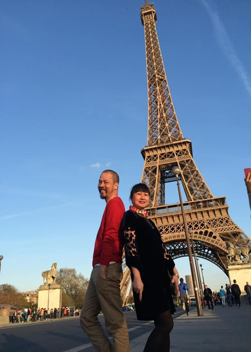 Năm 2012, nghệ sĩ Đức Hùng lần hiếm hoi chia sẻ về hôn nhân. Anh cho biết, vợ hiểu nghề nghiệp của chồng và tin tưởng anh.