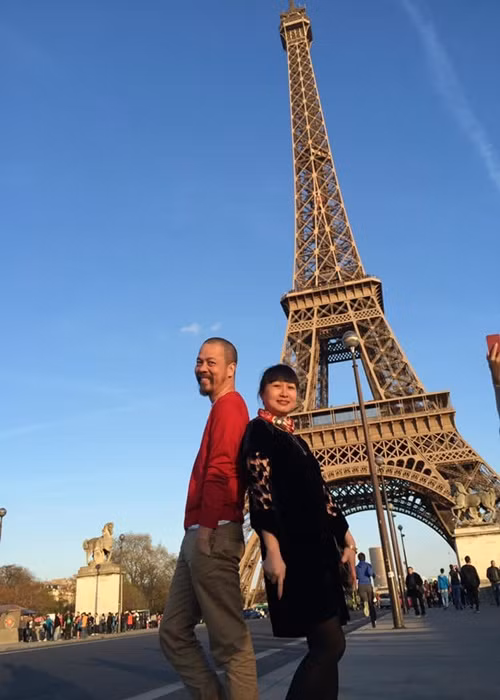 Năm 2012, nghệ sĩ Đức Hùng lần hiếm hoi chia sẻ về hôn nhân. Anh cho biết, vợ hiểu nghề nghiệp của chồng và tin tưởng anh.