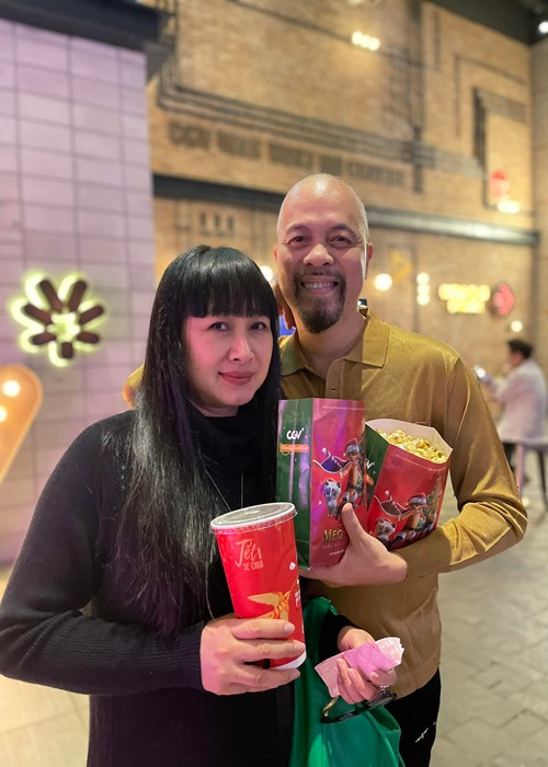 Cả hai thường xuyên đi xem phim hâm nóng tình cảm.