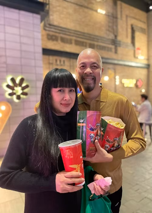 Cả hai thường xuyên đi xem phim hâm nóng tình cảm.