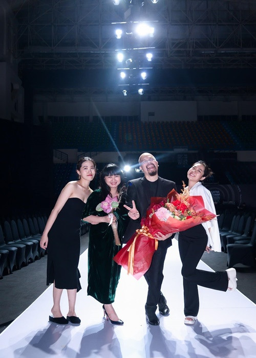 Hai con gái của nam thiết kế đều sở hữu nhan sắc khả ái.