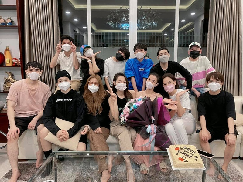 Hoàng Thùy Linh, Phạm Quỳnh Anh, Noo Phước Thịnh, Ngô Kiến Huy, Đông Nhi tập trung ca hát còn Mai Phương Thúy, Gil Lê đầu tư vào việc kinh doanh, Minh Hằng vừa đi hát vừa đóng phim còn Khả Ngân chuyên tâm diễn xuất. Ảnh: FBNV