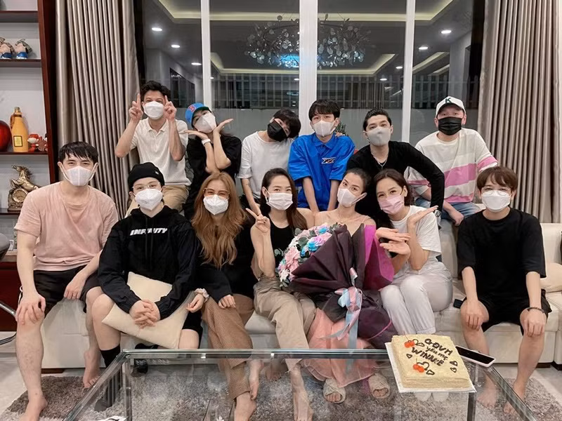 Hoàng Thùy Linh, Phạm Quỳnh Anh, Noo Phước Thịnh, Ngô Kiến Huy, Đông Nhi tập trung ca hát còn Mai Phương Thúy, Gil Lê đầu tư vào việc kinh doanh, Minh Hằng vừa đi hát vừa đóng phim còn Khả Ngân chuyên tâm diễn xuất. Ảnh: FBNV