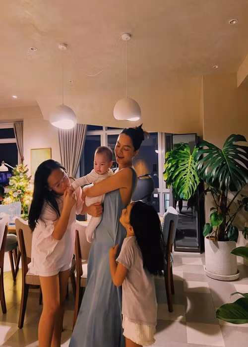 Phạm Quỳnh Anh có con gái thứ ba với bạn trai hiện tại sau 1 lần đò. Ảnh: FBNV