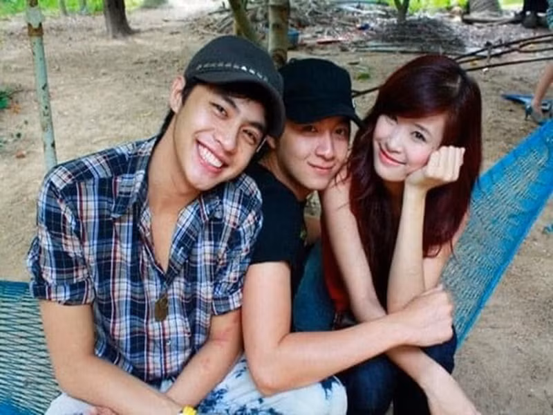 Hoi ban than quy tu dan nghe si noi tieng cua Hoang Thuy Linh