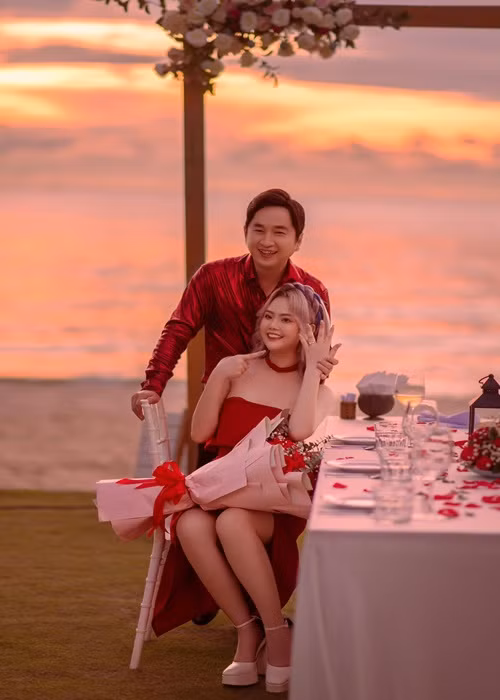 Bằng Cường và bạn gái kém 12 tuổi sẽ sớm tổ chức đám cưới. Ảnh: FBNV