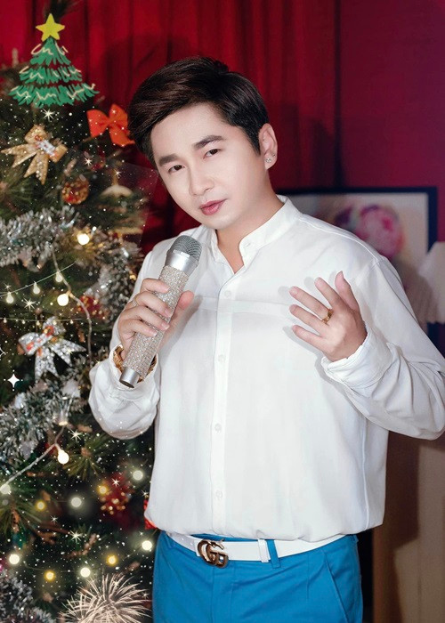 Bằng Cường nhiều lần bị đồn chuyện giới tính. Nam ca sĩ cho biết, hồi chưa theo nghề, anh luôn thấy bực bội, khó chịu khi bị một số bạn bè nghi ngờ, hỏi về giới tính. Tuy nhiên, càng trưởng thành, anh thấy chuyện bị đồn rất phổ biến trong showbiz nên không bao giờ giải thích hay lên tiếng nữa. Ảnh: FBNV