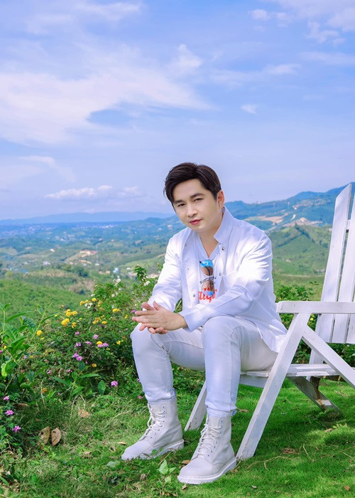 Năm 2020, nói về DJ Oxy, Bằng Cường chia sẻ trên Vietnamnet: "Khoảng năm 2013, chúng tôi làm chung rất nhiều sản phẩm, luôn đi diễn cùng nhau nên chúng tôi có tình cảm riêng. Nếu hai người có duyên thì đi cùng nhau lâu dài, nếu hết duyên thì chỉ đi một đoạn ngắn rồi thôi. Tôi cũng vui vẻ, chúc phúc cho người kia". Ảnh: FBNV