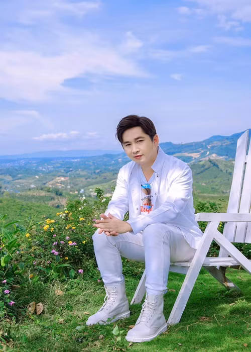 Năm 2020, nói về DJ Oxy, Bằng Cường chia sẻ trên Vietnamnet: "Khoảng năm 2013, chúng tôi làm chung rất nhiều sản phẩm, luôn đi diễn cùng nhau nên chúng tôi có tình cảm riêng. Nếu hai người có duyên thì đi cùng nhau lâu dài, nếu hết duyên thì chỉ đi một đoạn ngắn rồi thôi. Tôi cũng vui vẻ, chúc phúc cho người kia". Ảnh: FBNV