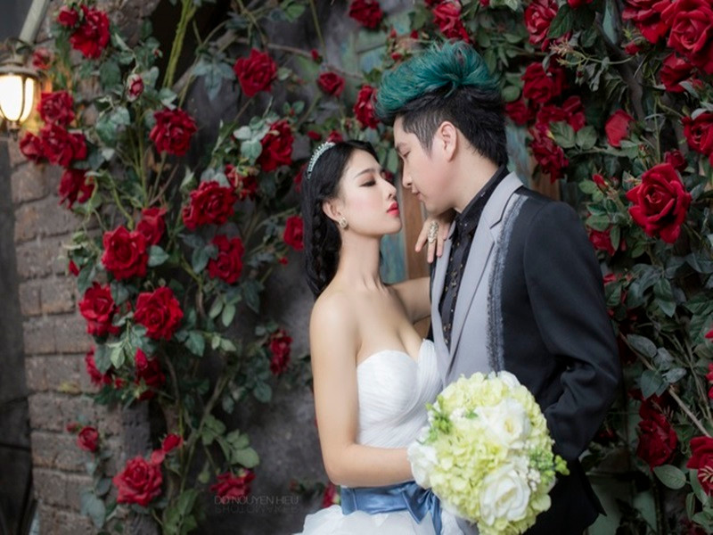 Tháng 8/2014, dư luận bất ngờ khi DJ Oxy tung ảnh cưới cùng Bằng Cường đồng thời tuyên bố về lễ cưới được tổ chức vào tháng 9/2014. Ảnh: Zing