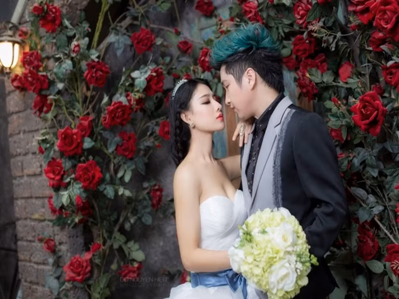 Tháng 8/2014, dư luận bất ngờ khi DJ Oxy tung ảnh cưới cùng Bằng Cường đồng thời tuyên bố về lễ cưới được tổ chức vào tháng 9/2014. Ảnh: Zing