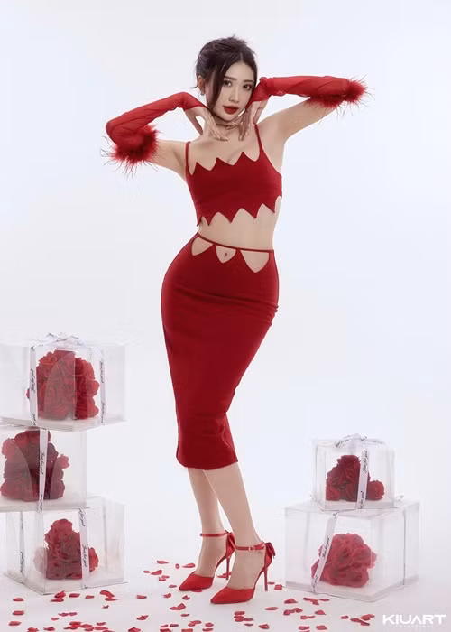 Bằng tuổi Kaity Nguyễn, Lương Yến Ly đến từ Tuyên Quang. Năm 2022, cô đăng quang Hoa hậu Áo dài Việt Nam.