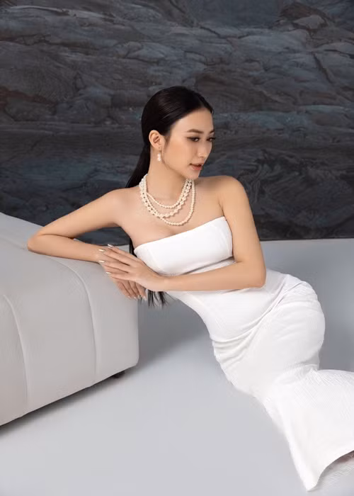 Chân dài đến từ Tuyên Quang sở hữu số đo 3 vòng gợi cảm 90-65-94 cm.