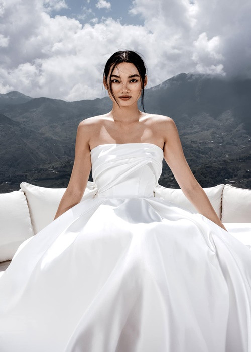 Người mẫu Quỳnh Anh cao 1m74, sở hữu vóc dáng mảnh mai, cùng gương mặt góc cạnh, đậm nét Á Đông.