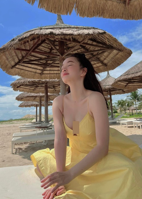 1-2 năm trở lại đây, nữ diễn viên phim "Em chưa 18" giảm cân để có vóc dáng thon gọn hơn. Không chỉ cân nặng, số đo vòng một của Kaity Nguyễn cũng giảm. Dù “thu nhỏ” ngực, cô vẫn quyến rũ khiến cánh mày râu “chao đảo”.