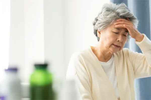 Mẹ chồng cho 10 triệu ăn Tết, tôi mang qua trả gặp cảnh buồn Me chong cho 10 trieu an Tet, toi mang qua tra gap canh buon