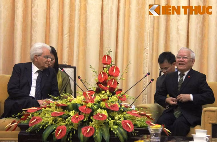 Chủ tịch Lê Hoàng Quân thay mặt Lãnh đạo và nhân dân TP HCM cho biết rất vui mừng và vinh dự được đón tiếp Ngài Sergio Mattarella lần đầu tiên đến thăm Việt Nam cũng như TP HCM với tư cách là Tổng thống. Cám ơn Tổng thống đã dành những tình cảm tốt đẹp cho Việt Nam.