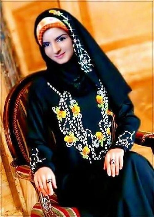 Chia sẻ về sự thay đổi chóng mặt của công chúa, vua Mohammed cho biết ông tôn trọng cuộc sống riêng tư của con gái, “Mahra không được lớn lên như một cô gái bình thường, vậy hãy để nó trưởng thành như một cô gái bình thường”. Ông cũng trấn an dư luận rằng Mahra vẫn dưới sự kiểm soát của hoàng gia và công chúa là niềm tự hào của ông.